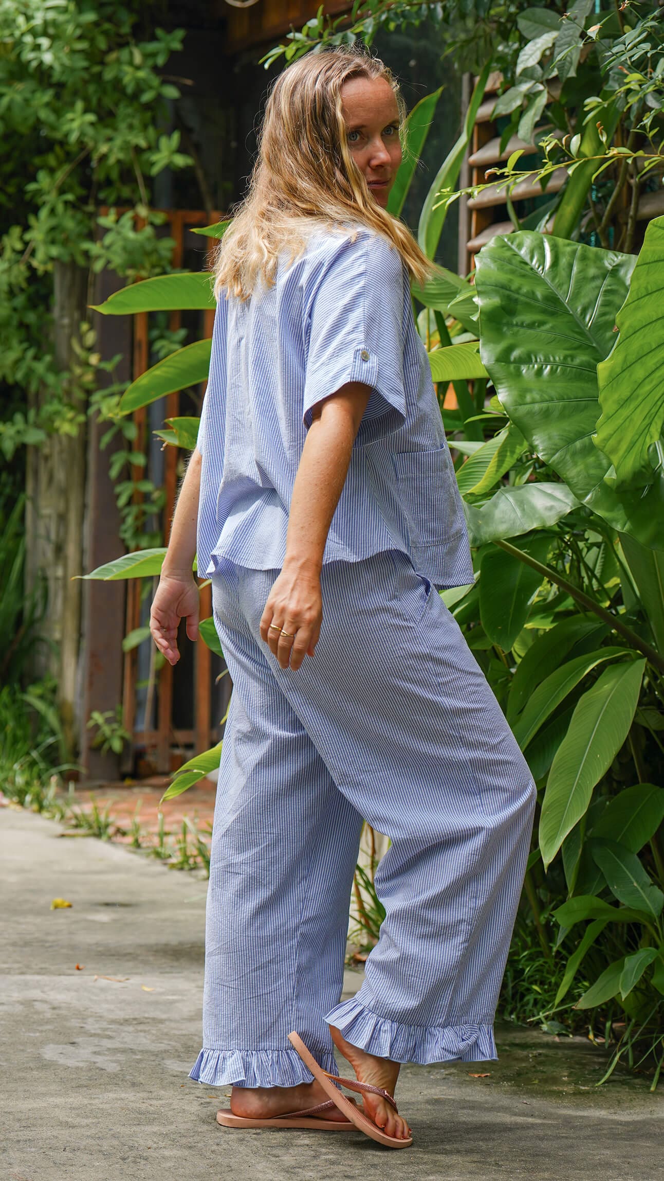 Stripete blå og hvit bluse med lommer