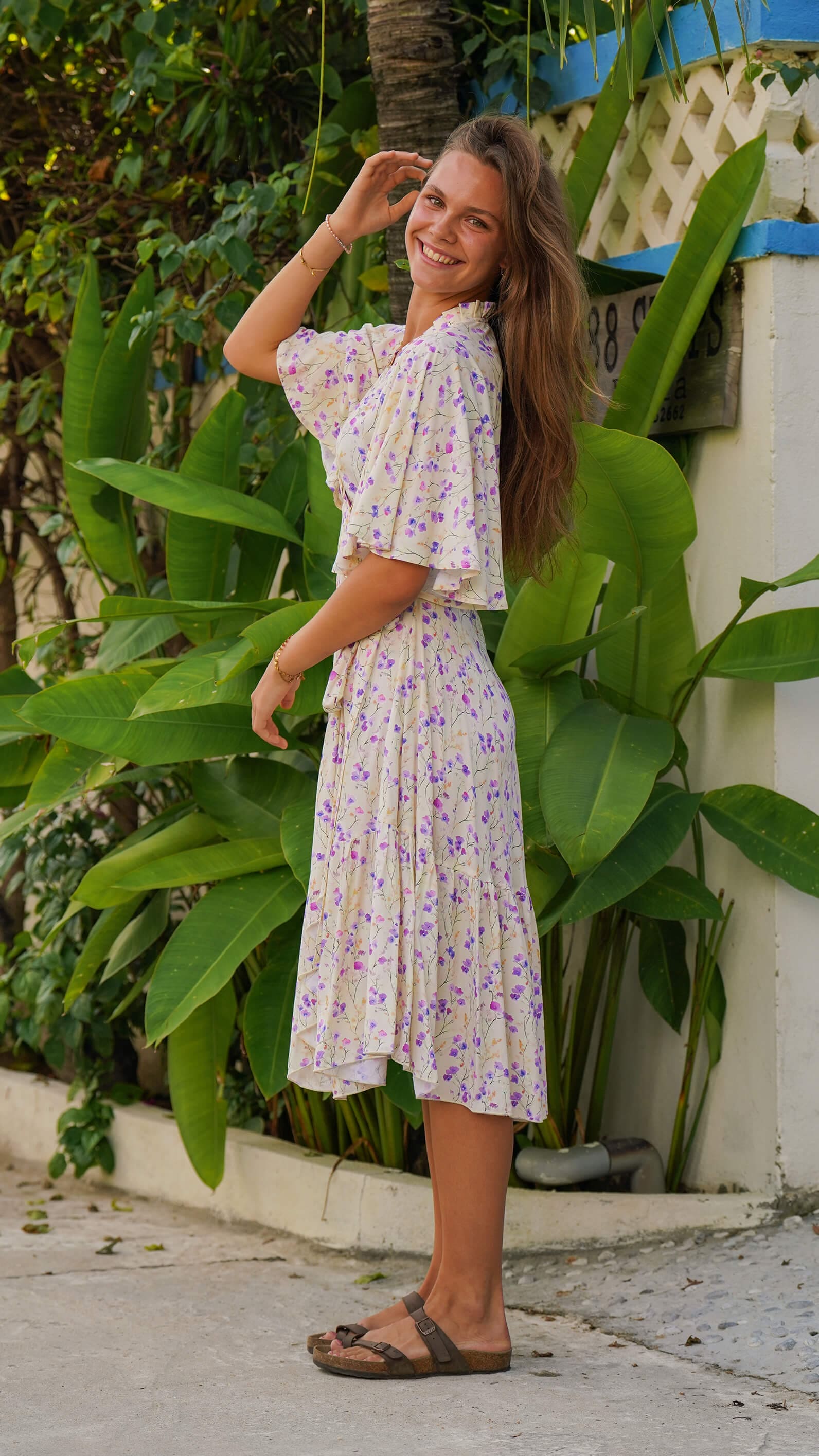 Smørgul omslagskjole med lilla blomster - Syrin sommerkjole