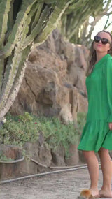 Grønn kjole med krage og knapperupdated#gid://shopify/Video/22215219675206#video_id