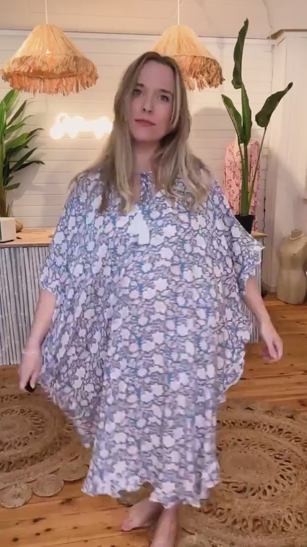 Blå kaftan kjoleupdated#gid://shopify/Video/22302489575494#video_id
