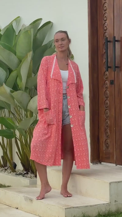 Korallfarget kjole jakke med krage