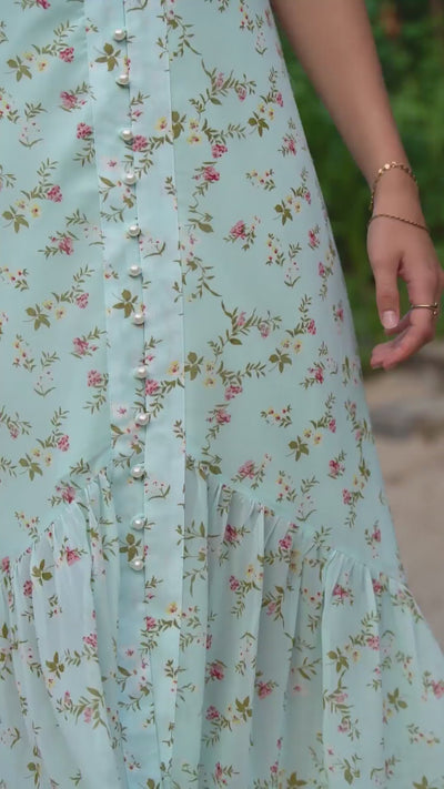 Lys mint festkjole i chiffon med knapper