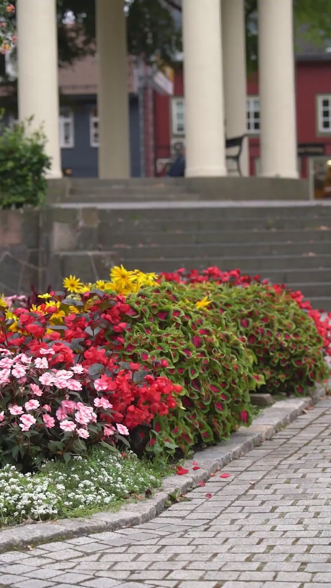 blå og hvit maxikjole