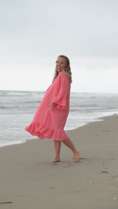 Korallfarget oversize sommerkjole med lommer