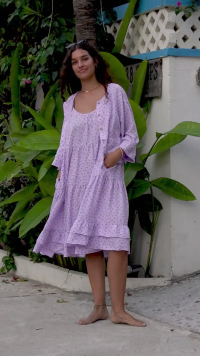 Lilla stroppekjole med lommer og blomsterupdated#gid://shopify/Video/28158578196550#video_id