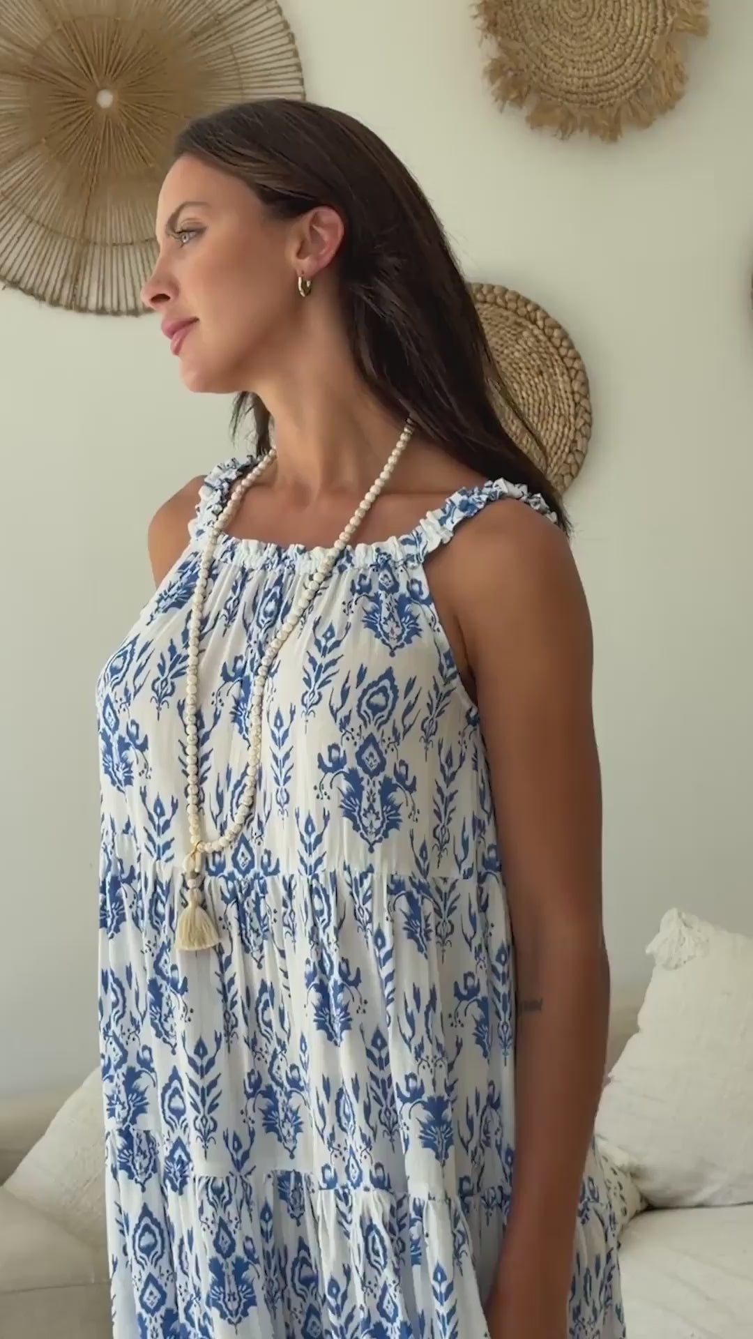 blå og hvit stroppekjole