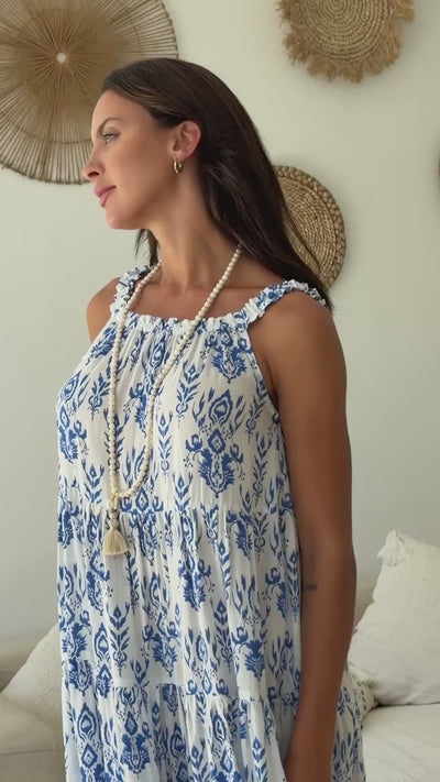 blå og hvit stroppekjole