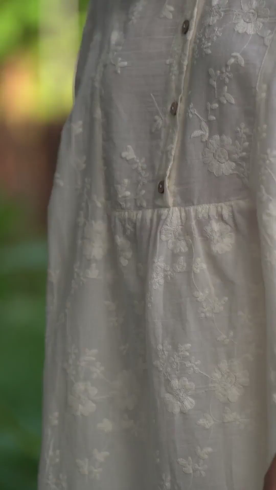 Kremfarget oversized blondeskjorte med broderi