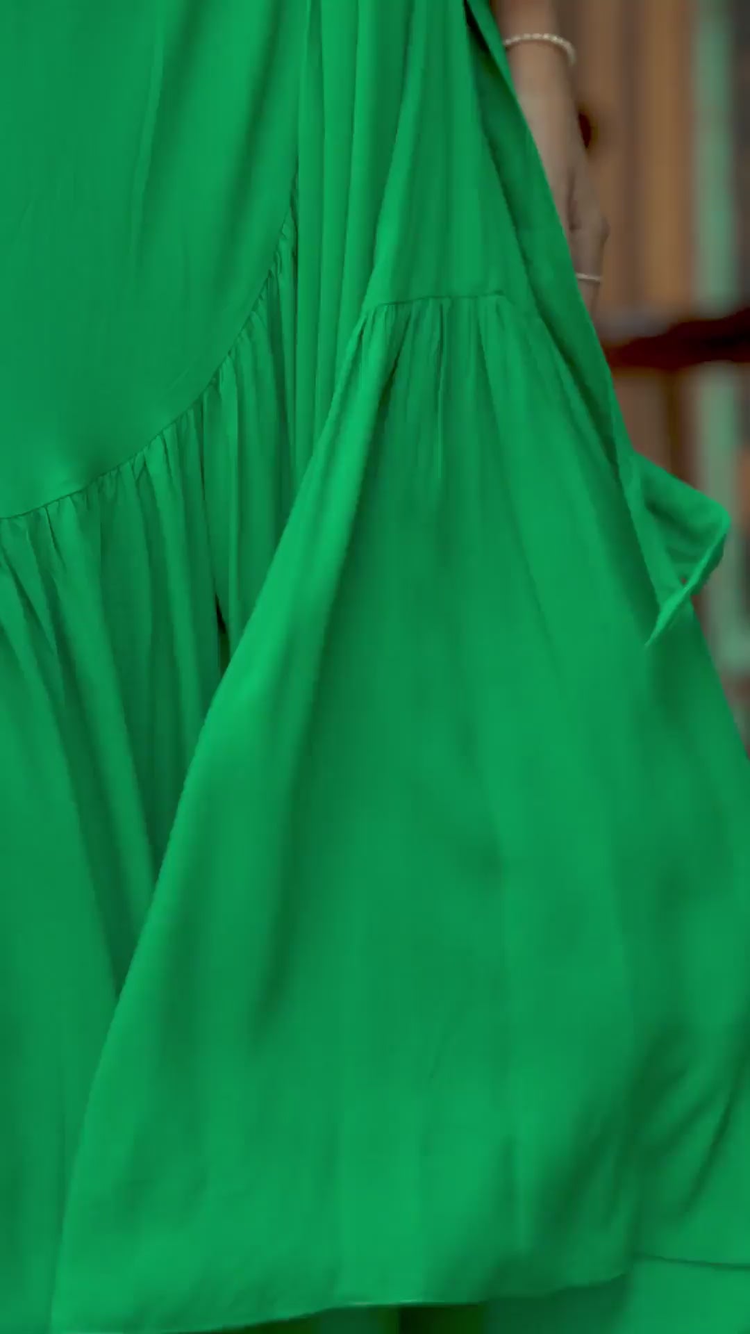 Jadegrønn ensfarget omslagskjole i bomull