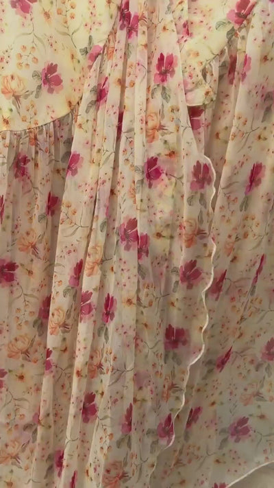 Smørgul fotsid omslagskjole i chiffon