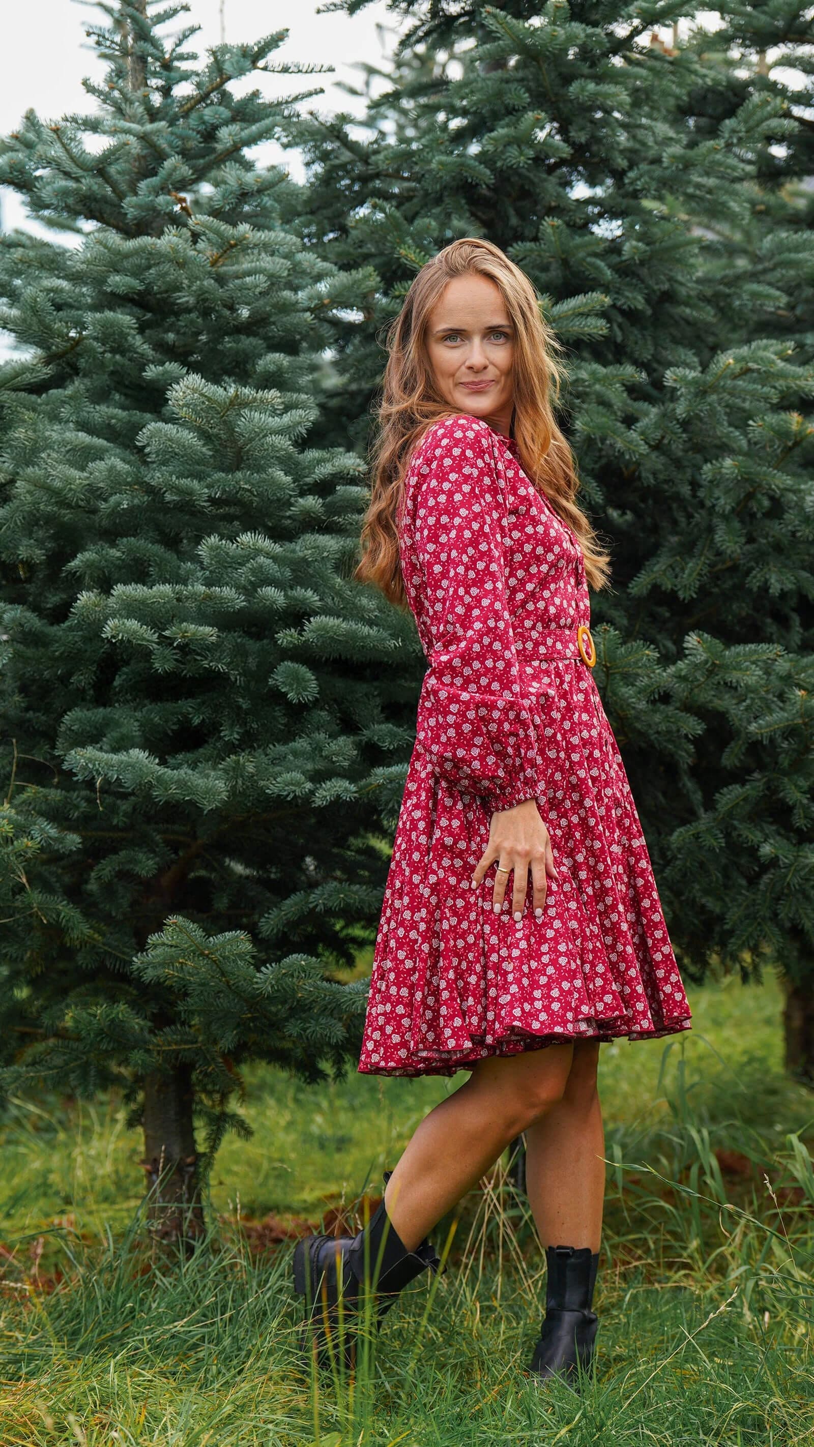 Burgunder skjortekjole med knapper og lange ermer - Stjerneklokke kjole