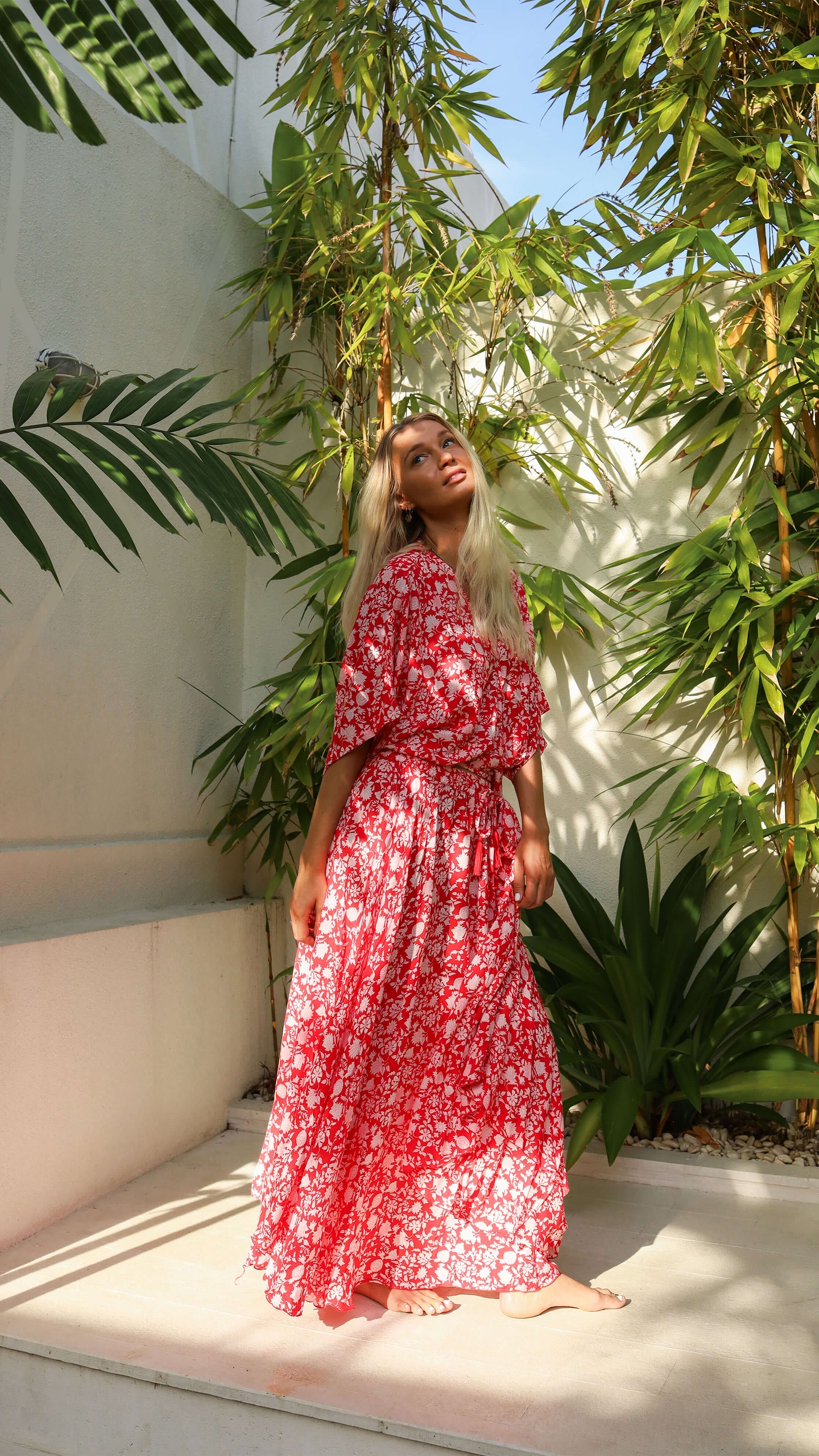 Rød og hvit bohemsk skjørt