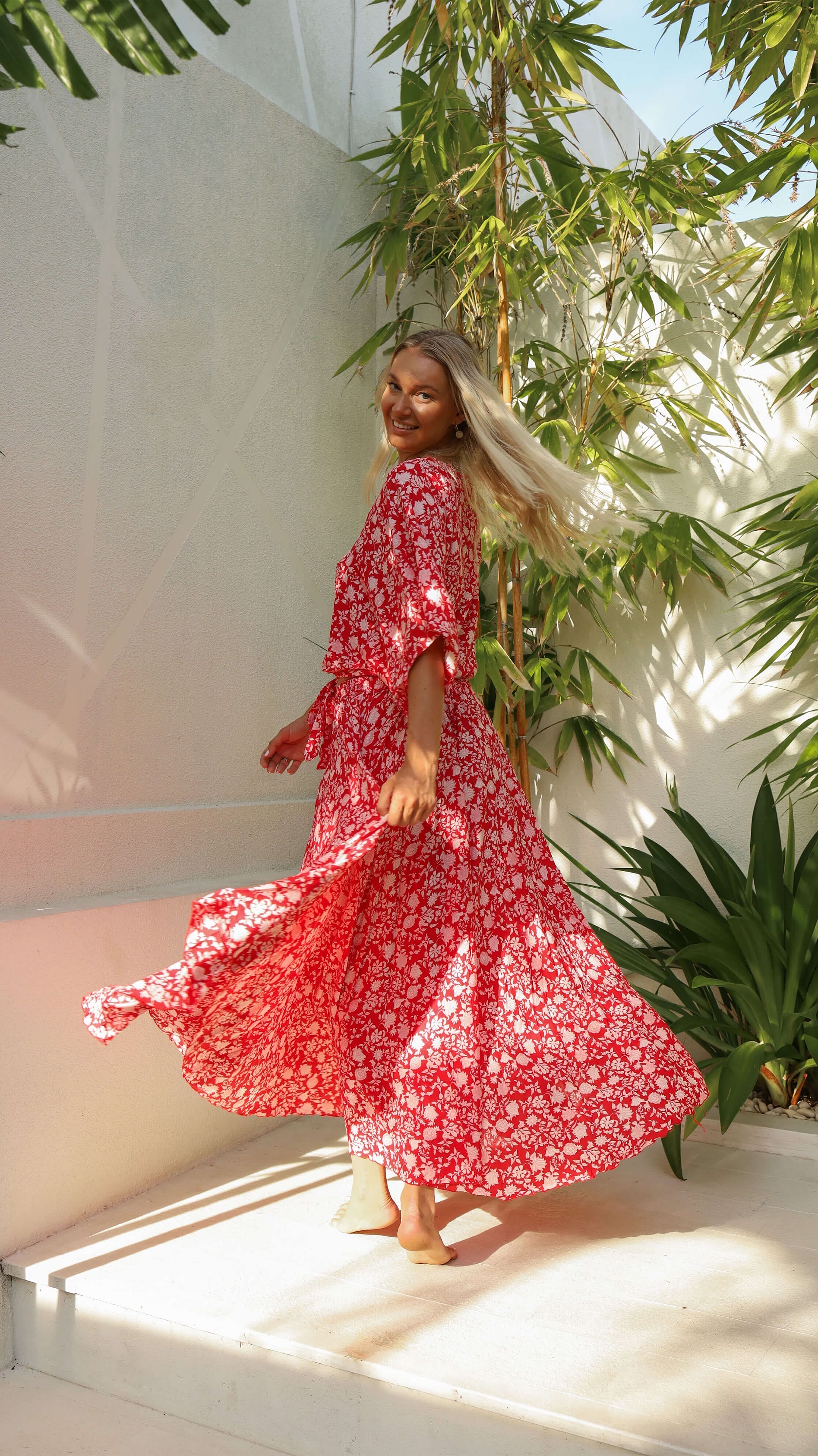 Rød og hvit bohemsk skjørt