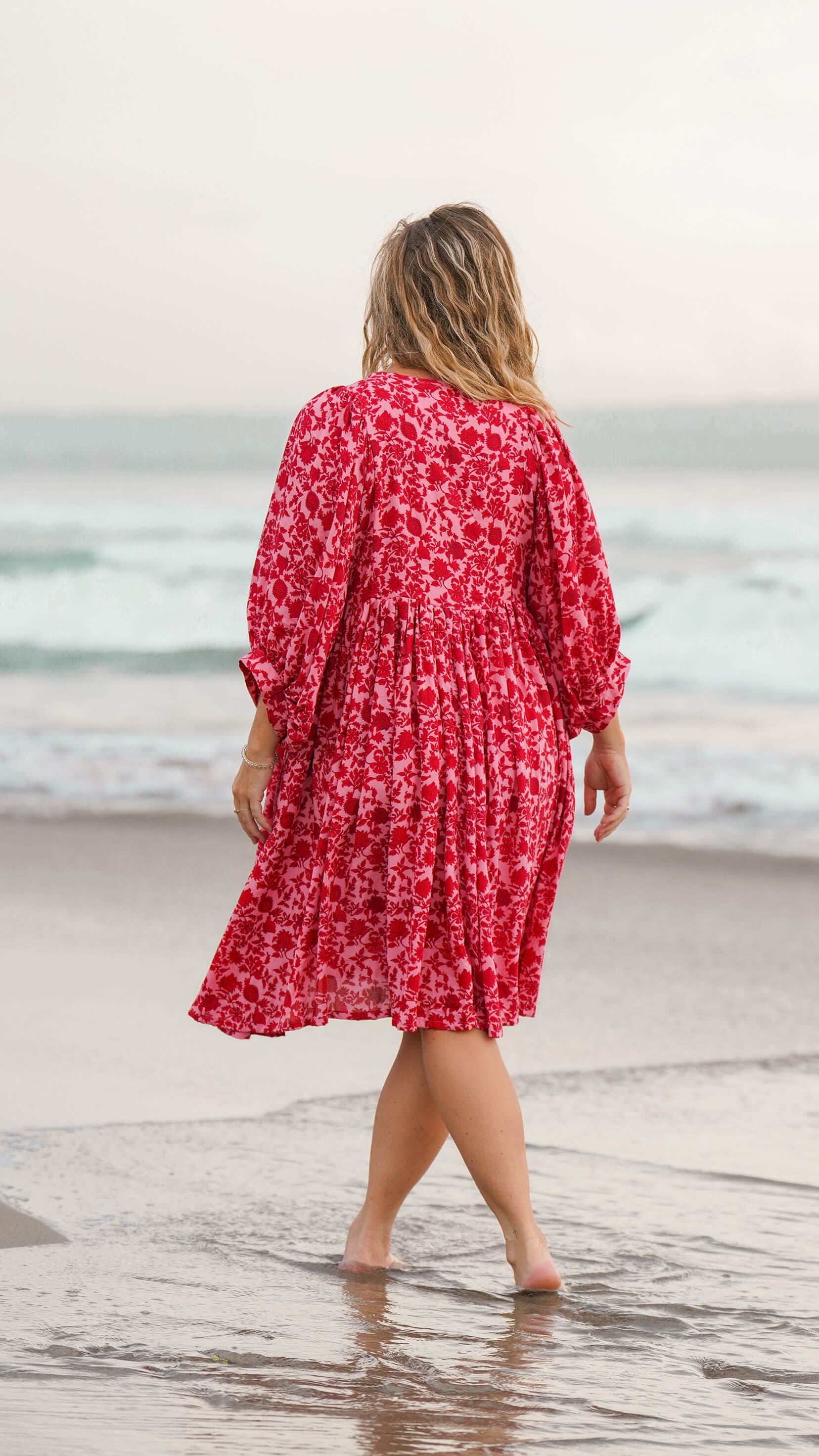 Kort luftig rød og rosa kjole - Stokkrose sommerkjole