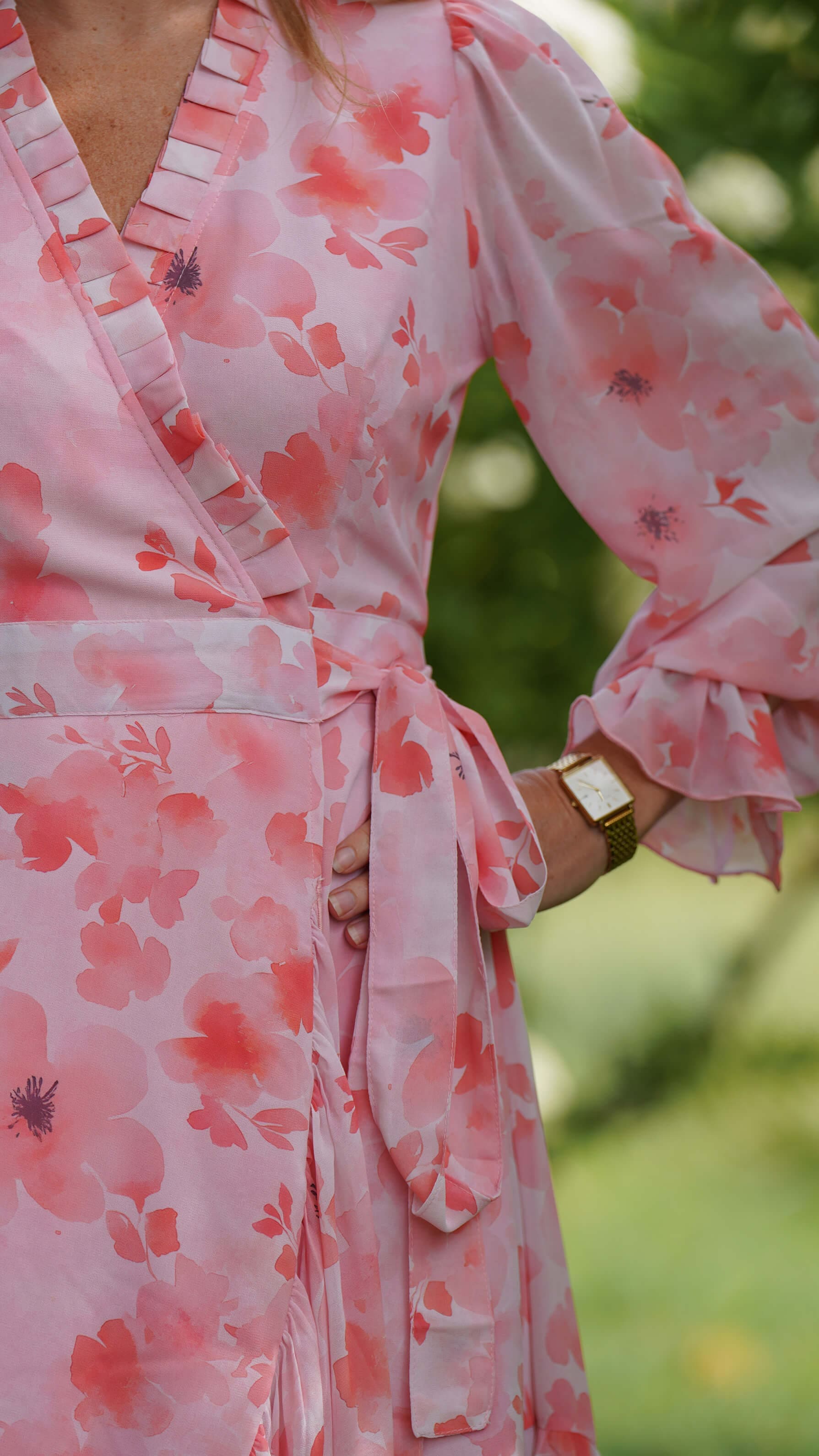 rosa korall lommetørkle og kjole