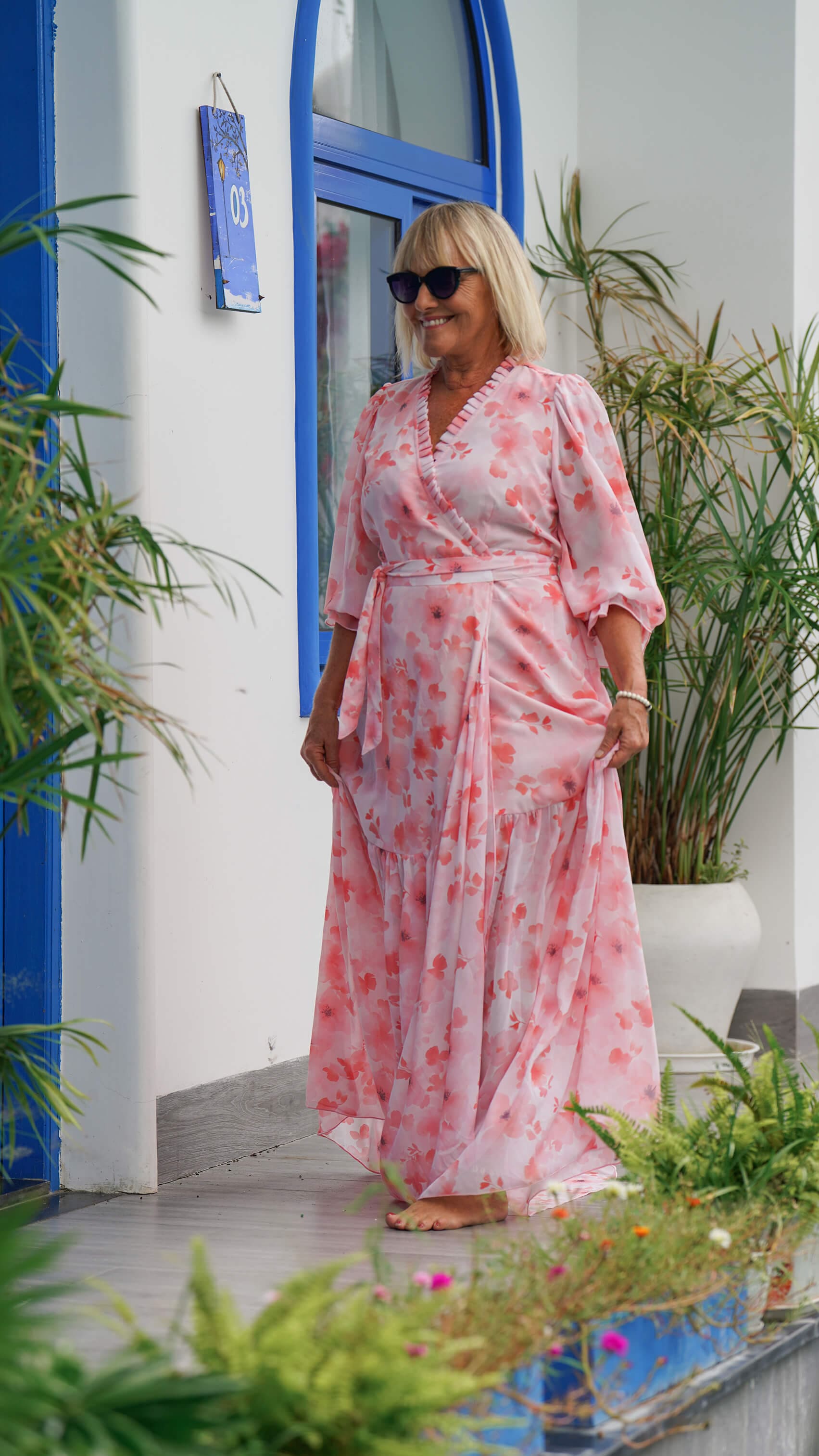 Chiffon omslagskjole i rosa og fersken