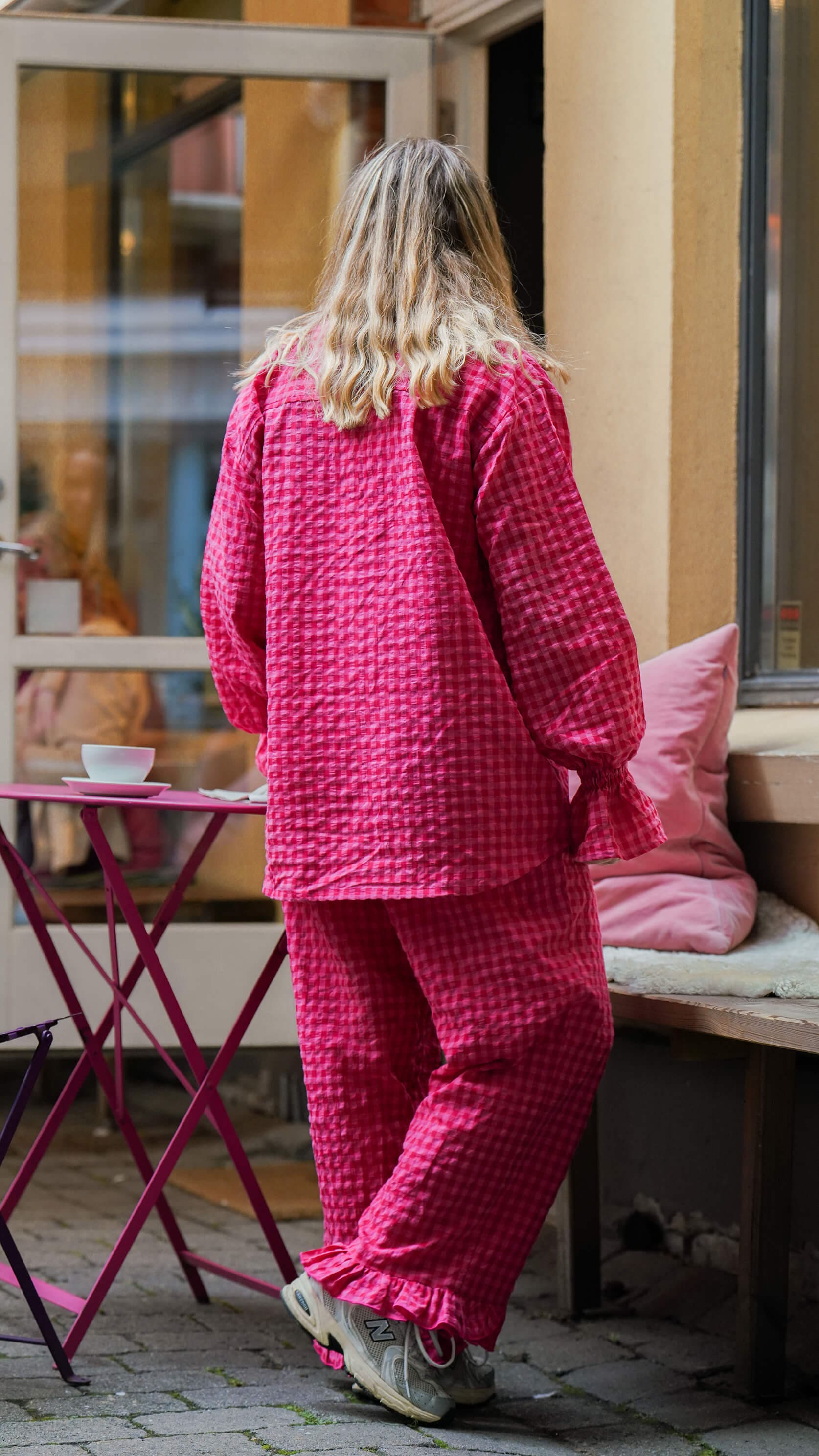 rød og rosa rutete bukse