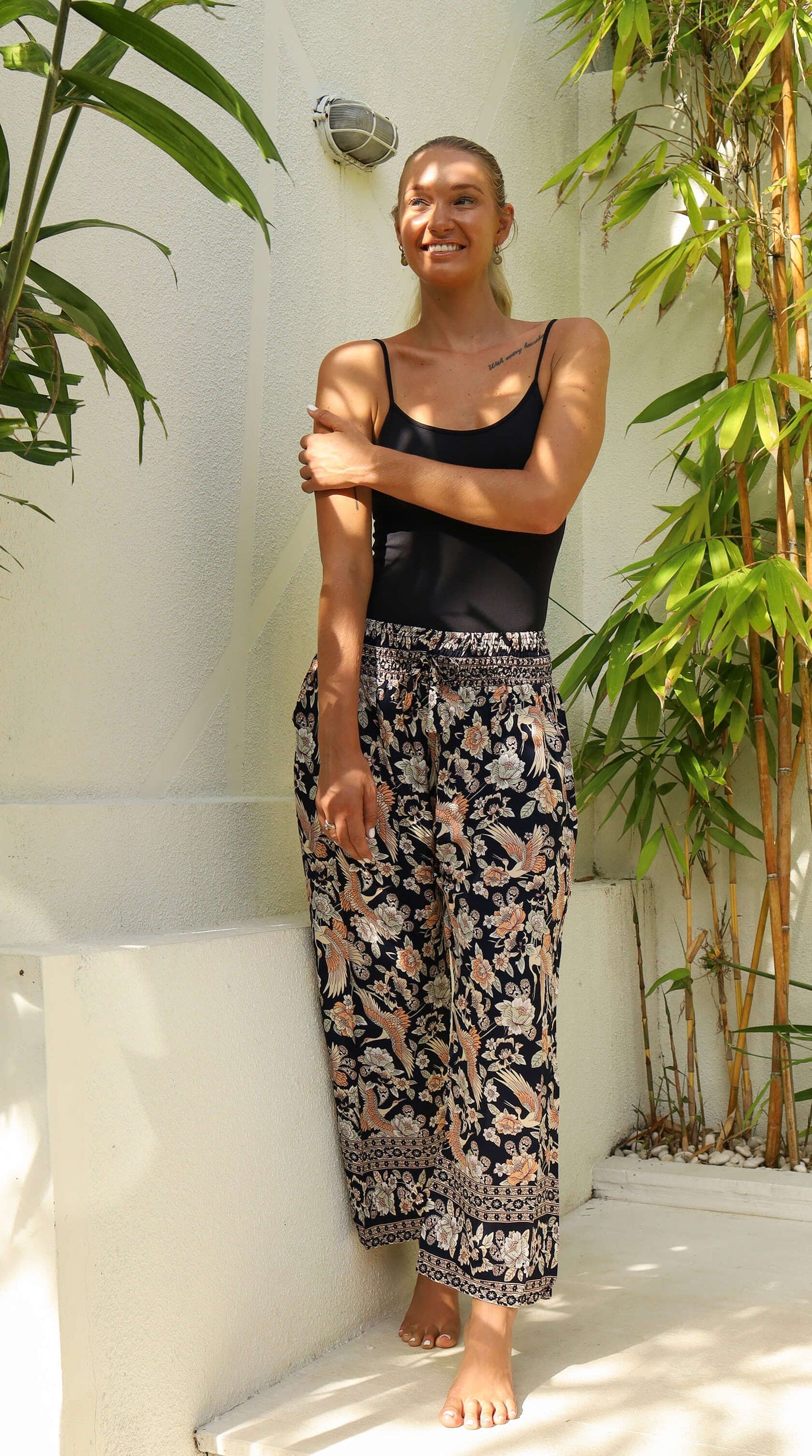 Svart luftig bukse med fugler