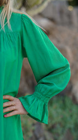 Grønn kjole med krage og knapper