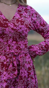 hverdagskjole med blomsteprint - rødkløver kjole