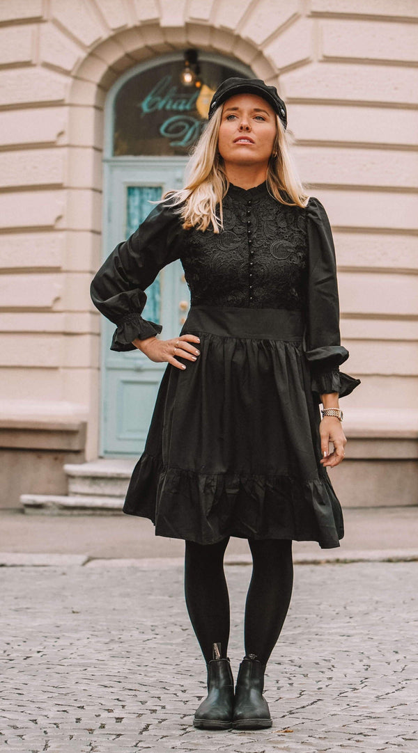 svart kjole med blonder - ringblomst kjole