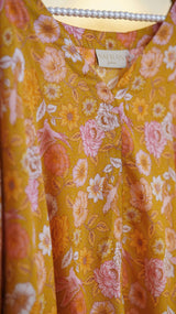 Sennepsgul og rosa sommer bluse