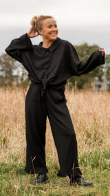 svart linskjorte med knyting - føllblom kort skjorte